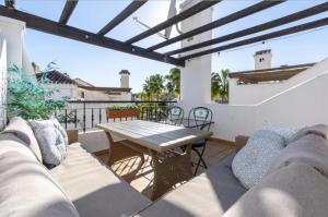 Balkón nebo terasa v ubytování Luxury 3 Bed Townhouse in Puerto Banus Marbella