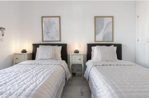 Postel nebo postele na pokoji v ubytování Luxury 3 Bed Townhouse in Puerto Banus Marbella