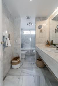Koupelna v ubytování Luxury 3 Bed Townhouse in Puerto Banus Marbella