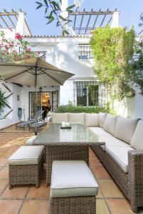 Posezení v ubytování Luxury 3 Bed Townhouse in Puerto Banus Marbella