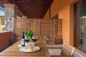 Φωτογραφία από το άλμπουμ του Agriturismo I sentieri del Vino - Lago Lucone σε Polpenazze del Garda