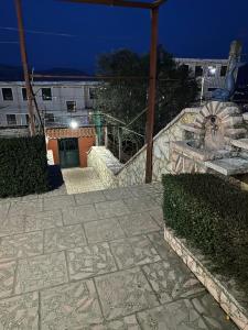 Budova, kde se vila nachází