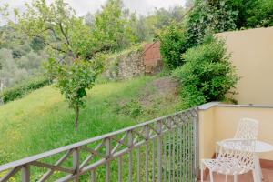 Ein Balkon oder eine Terrasse in der Unterkunft Fiordarancio Room Rental