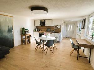 a kitchen and dining room with a table and chairs at Rottweiler Ferienwohnung in Rottweil