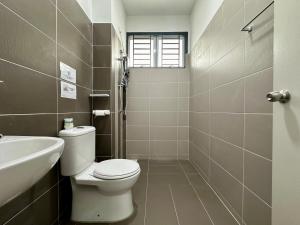 Ένα μπάνιο στο Desaru - Leisure Getaway 4BR3B by Cowidea