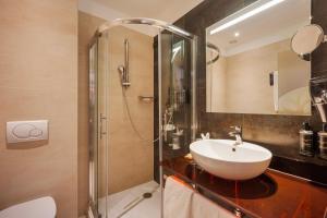a bathroom with a sink and a shower at Ikonik Parlament in Budapest