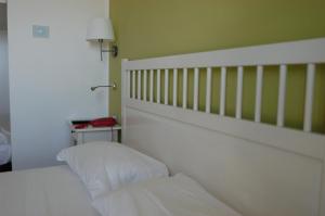 Postel nebo postele na pokoji v ubytování Hotel e Residence Il Faro Acciaroli