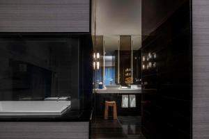 Um banheiro em Hyatt Centric Wall Street New York
