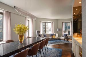 Uma área de estar em Hyatt Centric Wall Street New York