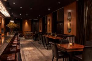 Um restaurante ou outro lugar para comer em Hyatt Centric Wall Street New York