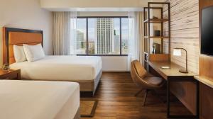 Postel nebo postele na pokoji v ubytování Hyatt Regency Phoenix Downtown