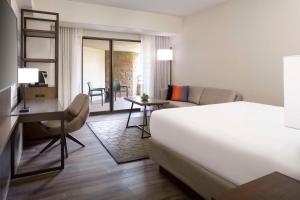 Postel nebo postele na pokoji v ubytování Hyatt Regency Phoenix Downtown