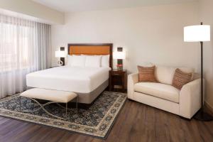 Postel nebo postele na pokoji v ubytování Hyatt Regency Phoenix Downtown