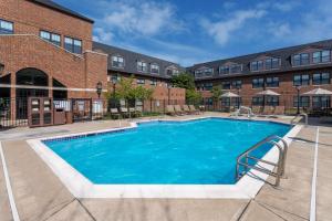 Bazén v ubytování Hyatt House Parsippany East nebo v jeho okolí