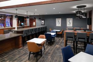 Lounge nebo bar v ubytování Hyatt House Scottsdale Old Town