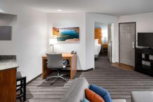 TV a/nebo společenská místnost v ubytování Hyatt House Scottsdale Old Town