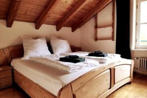 a bedroom with a bed with two towels on it at Bergblick am Kaminfeuer in Aschau im Chiemgau