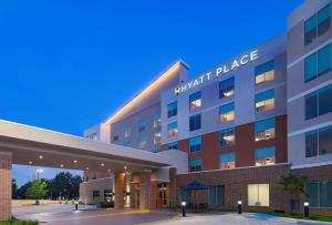 an image of the front of a hotel building at Hyatt Place Austin Lake Travis/Four Points in Austin