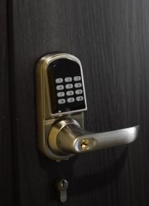 a cell phone is attached to a door handle at Apartament MCK 100m, Spodek 150m, NOSPR in Katowice