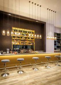 Ο χώρος του lounge ή του μπαρ στο Hyatt Centric Soalteemode Kathmandu