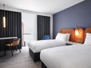 Postel nebo postele na pokoji v ubytování Hyatt Regency London Stratford