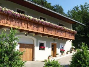 a building with a balcony with flowers on it at Apartment in Schwalbenhof farm 
