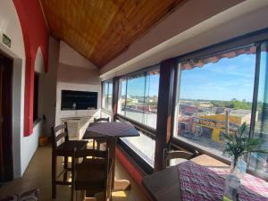 a balcony with a table and a view of a train at Hotel rios rua uruguai n 99 in Jaguarão