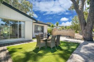 Gallery image of Vivid house in Wembley Downs in Perth