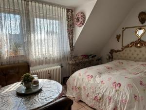 a bedroom with a bed and a table with a table sidx sidx at Haus Wessel in Cologne