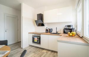 Η κουζίνα ή μικρή κουζίνα στο 1 Bedroom Lovely Apartment In Karlobag