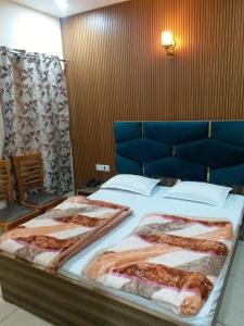 Postel nebo postele na pokoji v ubytování Hotel Imperial