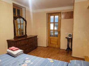 En eller flere senger på et rom på Overnight Stay House in Tbilisi