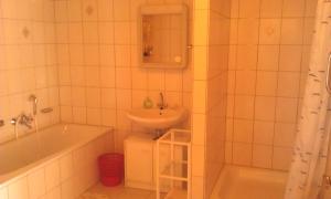 Ένα μπάνιο στο Ferienwohnung Haus Wehrbüsch