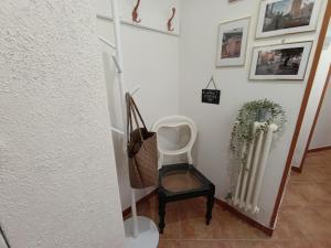 a hallway with a chair and a radiator at Napoleon in Pozzuoli