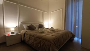 a bedroom with a bed with two towels on it at B & B Domus San PietRo in Rossano