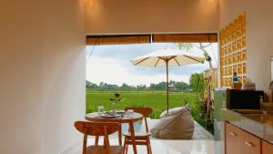 Posezení v ubytování Uma Rimbun Pool Villa by Uniquecations