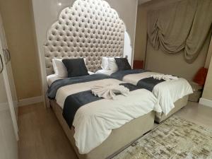 Postel nebo postele na pokoji v ubytování ROYAL BEACH RESIDENCES 2
