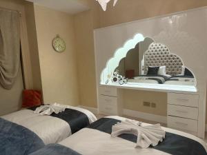 Postel nebo postele na pokoji v ubytování ROYAL BEACH RESIDENCES 2