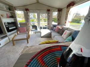 Posezení v ubytování Seton Sands Haven Holiday Park - Prestige Caravan