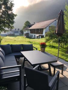 Výhľad na hory alebo výhľad na hory priamo z of the bed and breakfast