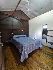 Ένα ή περισσότερα κρεβάτια σε δωμάτιο στο Cabañas MOHES ballena