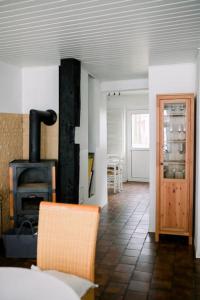 a room with a fireplace and an orange chair in it at Moderner Komfort trifft Historie in Hameln