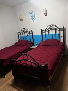 Letto o letti in una camera di Al Waha Hostel