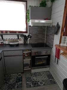 Kuchyň nebo kuchyňský kout v ubytování L'Ard'Heure D'Avance chalet familiale