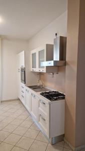 Kuchyň nebo kuchyňský kout v ubytování Residence Gabbiano Vista Mare