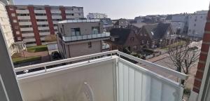 balkon z widokiem na miasto w obiekcie Sylter-Residenz w mieście Westerland