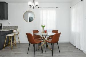 a dining room with a table and chairs and a mirror at A stunning 2bedroom 2bath private home near Sofi Stadium, Kia Forum, and Intuit Dome in Los Angeles