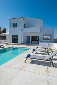 a villa with a swimming pool and a house at Montis villa in Daratso