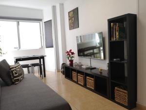 Televízia a/alebo spoločenská miestnosť v ubytovaní BKD1 - Apartamento entero a 50 metros PLAYA DE LAS CANTERAS