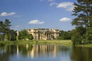 a large building sitting on top of a lake at Stratford House - Perfect for a get together in Upton Snodsbury